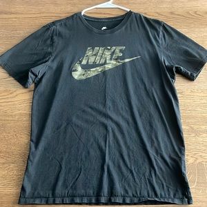 Nike Tee Athletic Cut, Men’s Medium